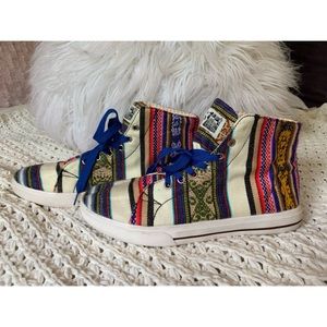 Phuyupata High Top Sneakers